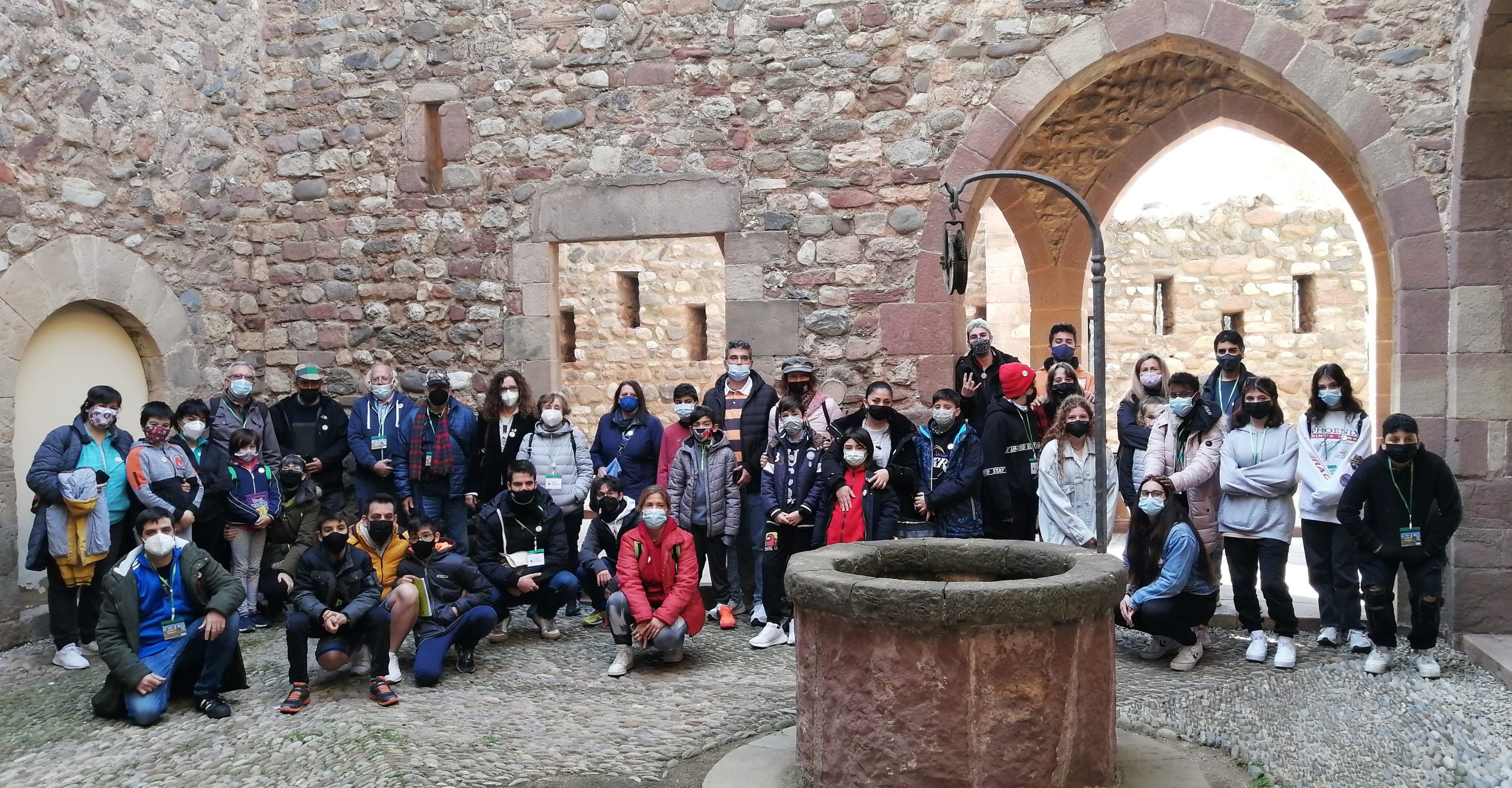 Foto de grup de tots els participants al Bioblitz de Vallparadís de la tardor de 2021. Font: Associació de mestres Alexandre Galí.