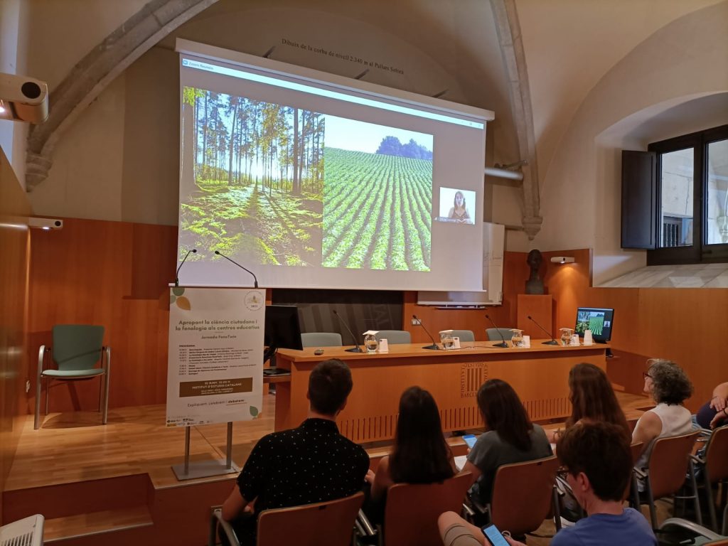 La Cristina Domingo ha explicat perquè la teledetecció pot ser un actor clau en l'estudi dels efectes del canvi climàtic sobre la fenologia. Font: Pau Guzmán