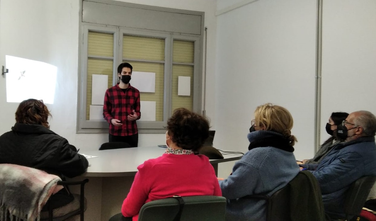 El professorat de Terrassa va aprendre sobre fenologia, canvi climàtic i el projecte FenoTwin a través d'aquesta tarda temàtica. Font: Associació de Mestres Alexandre Gal·lí