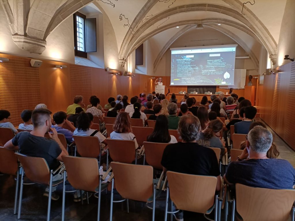 La Montserrat Busto, del Servei Meteorològic de Catalunya, ha obert la ronda d'intervencions tècniques de la jornada final de FenoTwin. Font: Pau Guzmán