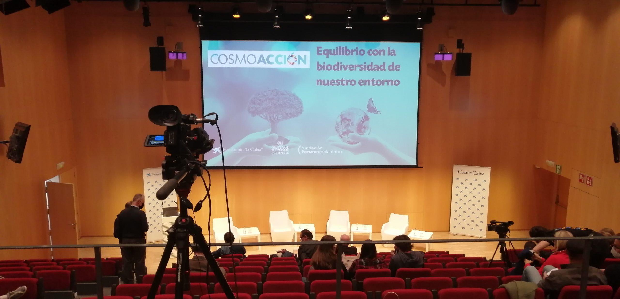 L’auditori Àgora del CosmoCaixa va acollir la jornada “Dialoga” de l’edició de tardor de CosmoAcción 2021. Font: Gerard Gaya