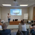 El tècnic de comunicació de Ritmenatura, Gerard Gaya, va explicar com integrar l'eina iNaturalist en projectes de ciència ciutadana. Font: Pau Guzmán