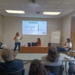 Bea Martín, professora de l'institut Ègara de Terrassa, va relatar la seva experiència formant part d'un dels primers FenoCentres de Catalunya. Font: Pau Guzmán