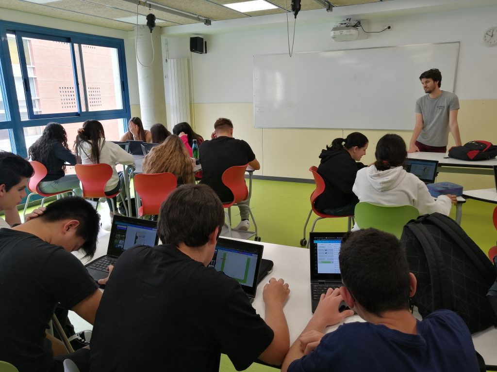 Segona sessió del projecte FenoAula a l'escola Pia Santa Anna de Mataró. Font: Núria Benaiges