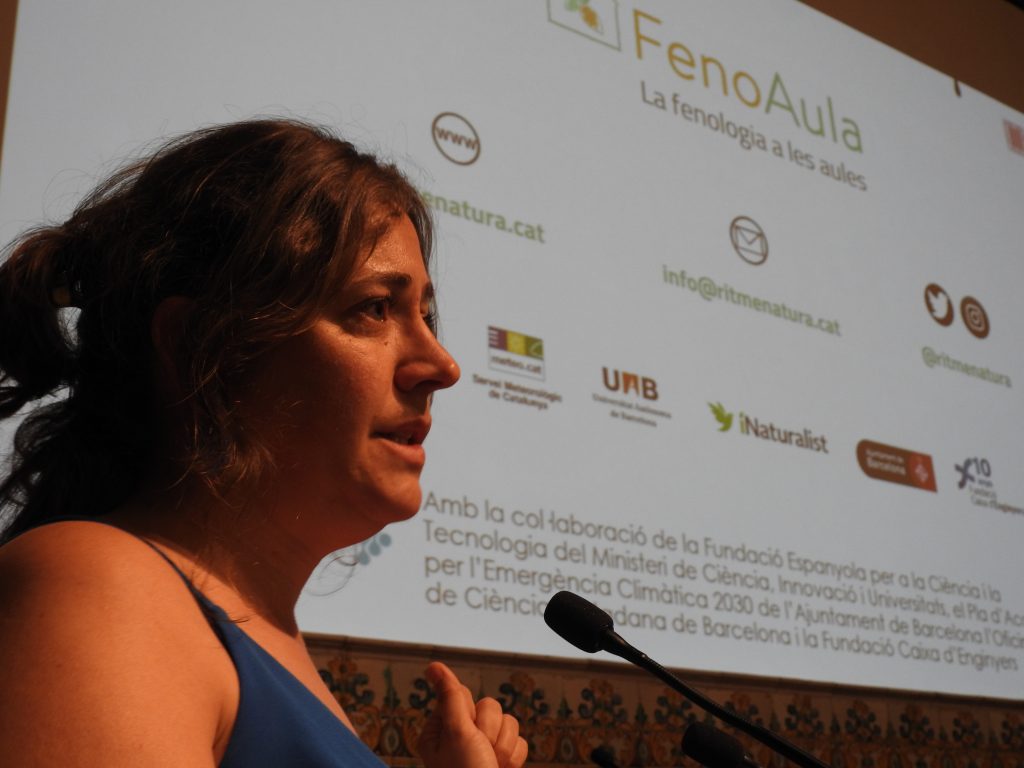 Ester Prat, coordinadora de l'observatori ciutadà RitmeNatura, ha presentat els resultats de FenoAula durant la jornada final del projecte. Font: Pau Guzmán